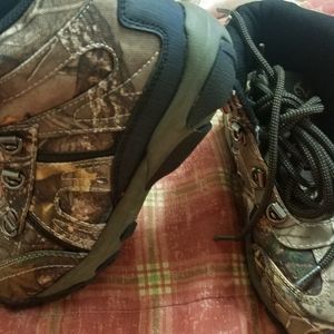 Kids Size 2 REALTREE Camouflage Boots